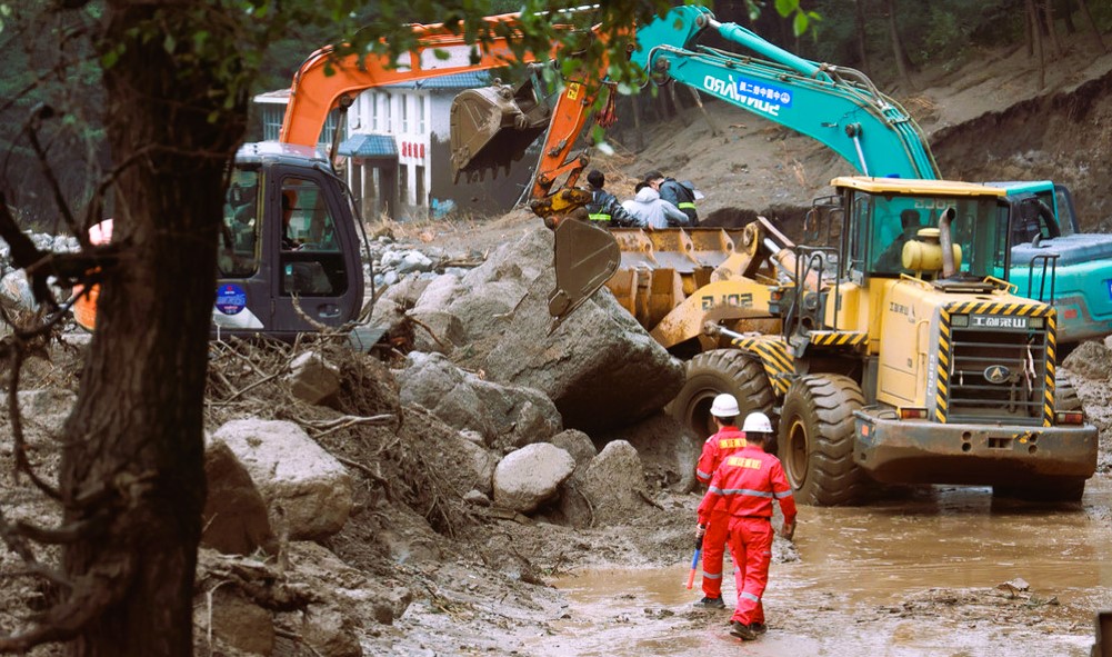 चीनमा आएको आकस्मिक बाढीका कारण ८ जनाको मृत्यु, ४ जना बेपत्ता