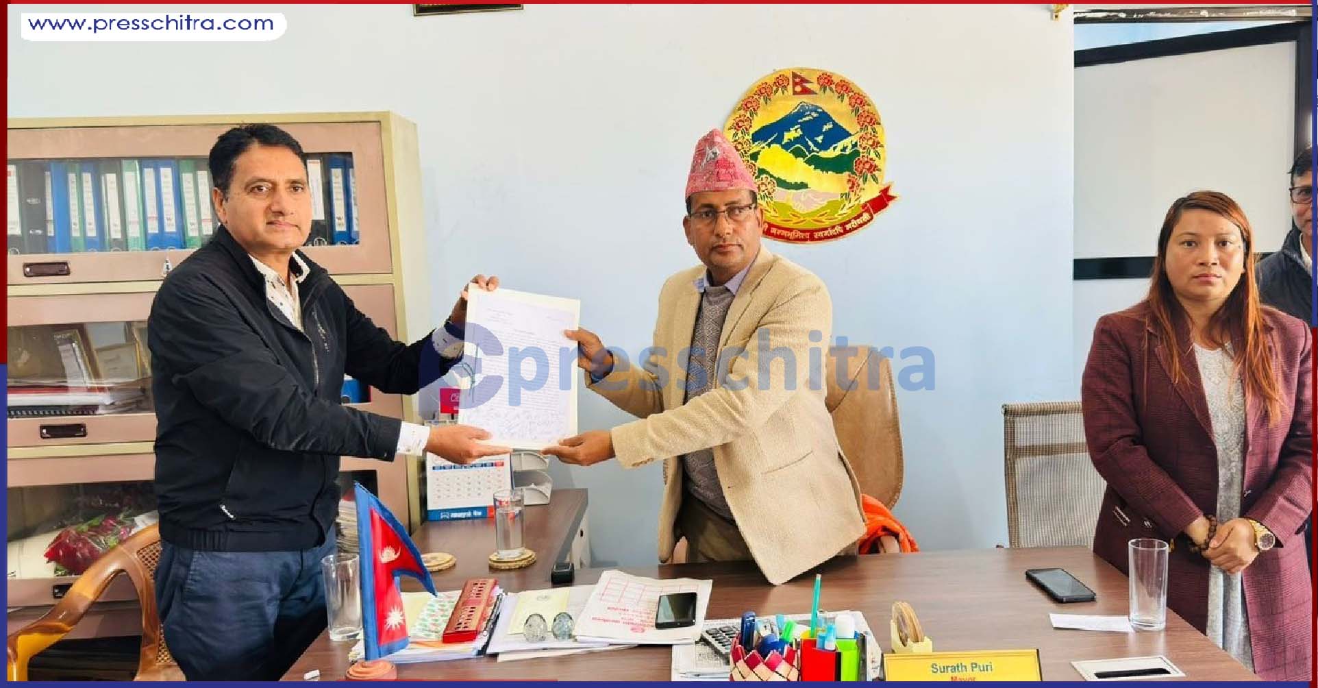 निजगढ नगरपालिकाका कर्मचारीहरुद्वारा सुरक्षित वातावरणमा सेवा प्रवाहको माग